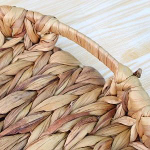 BANDEJA DE PALHA ENTRELAÇADA E BASE DE METAL REDONDA 30CMX4,5CM - 97777