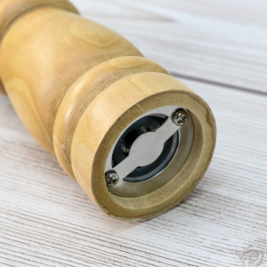 MOEDOR DE PIMENTA E SAL GROSSO  MADEIRA MECANICA FERRO 14 CM