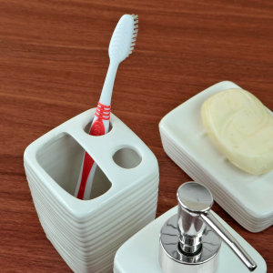 JOGO DE BANHEIRO DE CERÂMICA COM 3 PEÇAS - CA18048