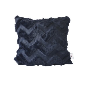 CAPA DE ALMOFADA COM DETALHES GEOMÉTRICOS E PELAGEM CURTA - 2867-AZMA.
