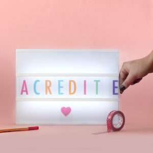 QUADRO LUMINOSO LIGHT BOX A4 USB 96 TAGS 30X22X4,4CM