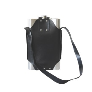 CANTIL DE INOX COM CAPA EM COURO SINTÉTICO E ALÇA ESTAMPA LEAO 1800ML - GDR0250-A