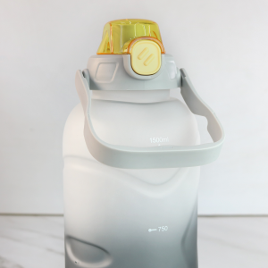 GARRAFA DE PLÁSTICO DEGRADE COM ALÇA 1,5LITROS - 4178-CZ