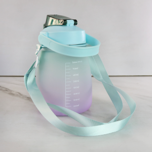 GARRAFA DE PLÁSTICO REDONDA COM CANUDO E ALÇA 900ML - 4174-VD