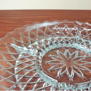 PETISQUEIRA REDONDA DE VIDRO COM RELEVO 5 DIVISÓRIAS 28CM - BM1227-A