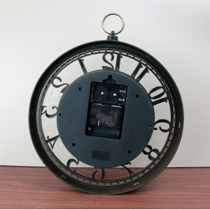 RELÓGIO DE PAREDE VINTAGE COM ENGRENAGENS VISÍVEIS E COR ENVELHECIDA 26,7X26,7X5,3 - FJ90510-DOU