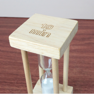 AMPULHETA DE VIDRO COM BASE DE MADEIRA 5 MINUTOS 8,5CM - DT25556-BR