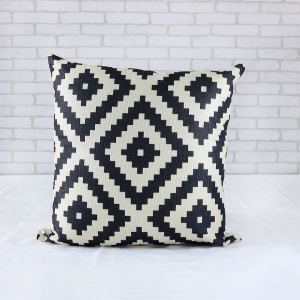 CAPA DE ALMOFADA ESTAMPADA EM POLIESTER COM ZÍPER 43 X 43 CM - JF4501-C