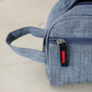 NECESSAIRE DE POLIÉSTER COM ALÇA LATERAL - HN81434-CZ