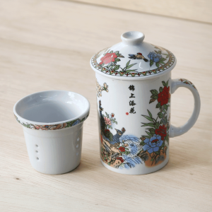 CANECA COM INFUSOR EM PORCELANA E TAMPA ORIENTAL 250ML 14,5CM - GB602-B