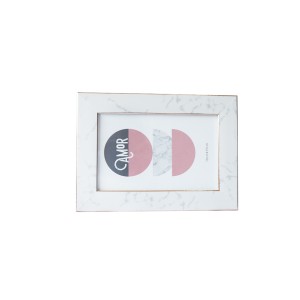 PORTA RETRATO ESTAMPA MARMORIZADA COM PÉ GRAVATA DE MADEIRA 10X15CM- 4125-GR