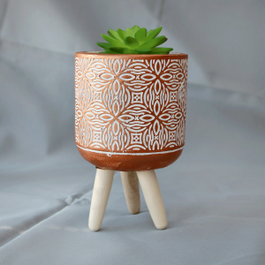 VASO DE CIMENTO COM SUPORTE EM TRIPÉ DE MADEIRA 17CM - HD01774-C